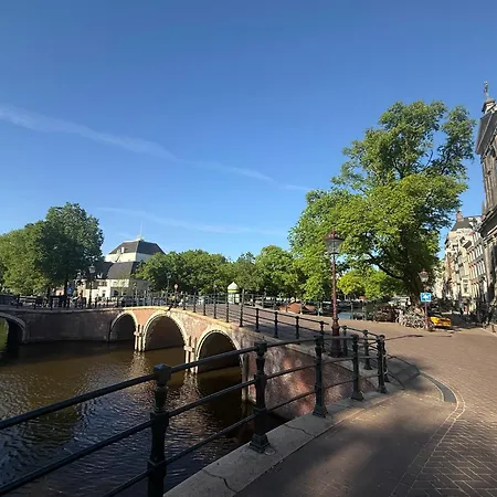 Joyjoyjoy The Red Sun Ecolicious In The Historic Canalhouse Tropics At The Canals From 1729 Affittacamere 3*