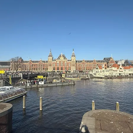 Pensjonat Joyjoyjoy The Red Sun Ecolicious In The Historic Canalhouse Tropics At The Canals From 1729