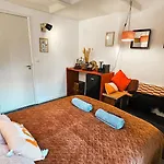Joyjoyjoy The Red Sun Ecolicious In The Historic Canalhouse Tropics At The Canals From 1729 Konukevi
