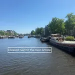 Joyjoyjoy The Red Sun Ecolicious In The Historic Canalhouse Tropics At The Canals From 1729 Gasthof