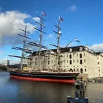 Joyjoyjoy The Red Sun Ecolicious In The Historic Canalhouse Tropics At The Canals From 1729 Gasthof Amsterdam