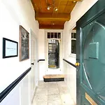 Joyjoyjoy The Red Sun Ecolicious In The Historic Canalhouse Tropics At The Canals From 1729 Gasthof 3*
