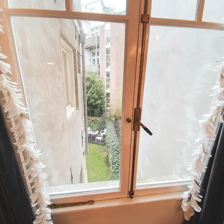 En-suite In Historic Canalhouse From 1729 *