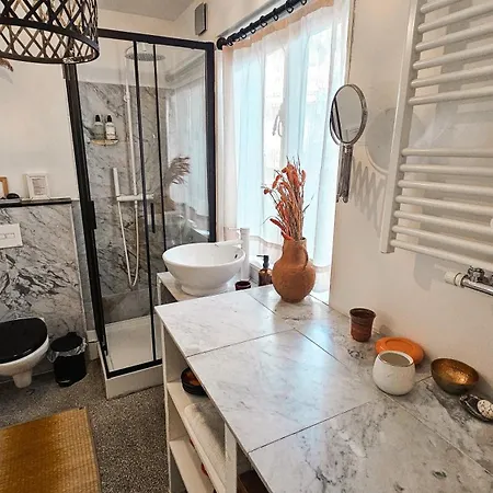 Bed & Breakfast En-suite In Historic Canalhouse From 1729