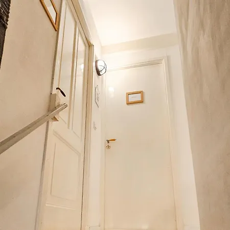 En-suite In Historic Canalhouse From 1729 *