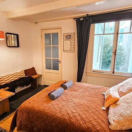 En-suite In Historic Canalhouse From 1729 Amsterdam
