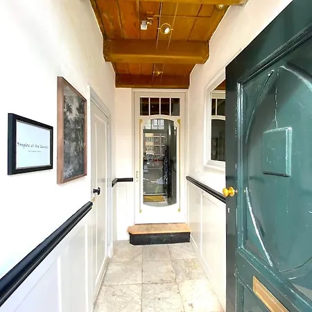 Joyjoyjoy The Red Sun Ecolicious In The Historic Canalhouse Tropics At The Canals From 1729 ゲストハウス 3*