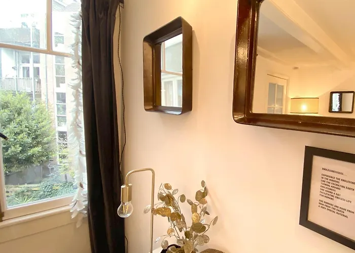 Joyjoyjoy The Red Sun Ecolicious In The Historic Canalhouse Tropics At The Canals From 1729