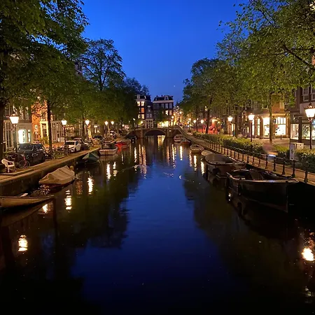 Penzion Joyjoyjoy The Red Sun Ecolicious In The Historic Canalhouse Tropics At The Canals From 1729 3*